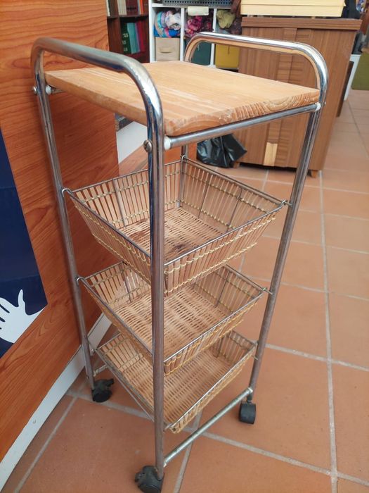 Carrinho de verga para cozinha