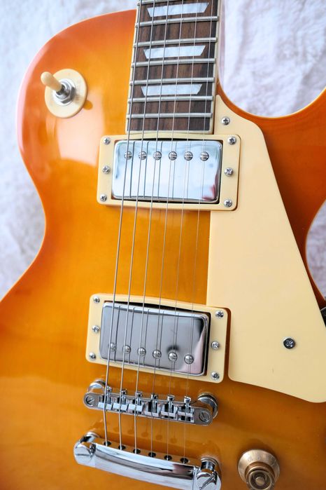 gitara elektryczna Arrow LP 22 Amber Rosewood/Cream z dodatkami