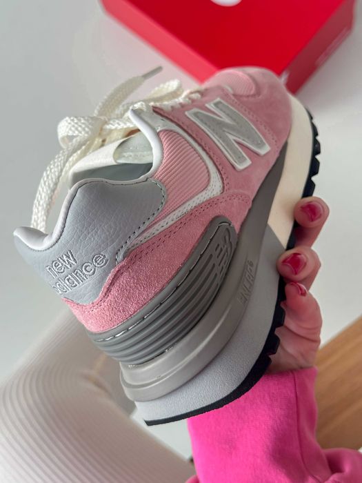 Жіночі кросівки New Balance 574 Pink (36-41) — рожеві Нью Беланс, замша, легкі та стильні, на весну-осінь