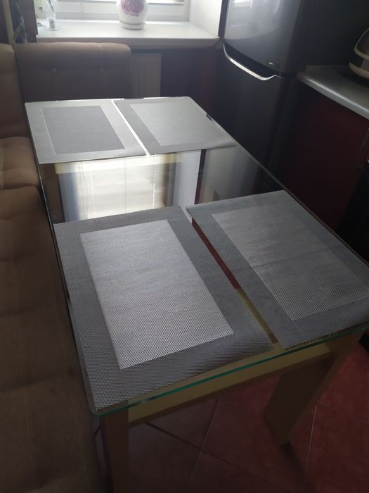 Стіл кухонний склянний