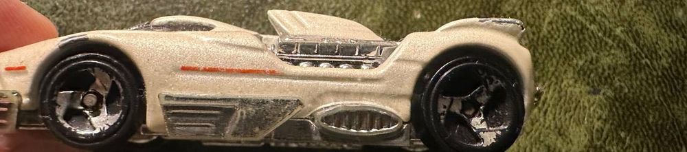 Машинка Hot Wheels 200 Maelstrom in White