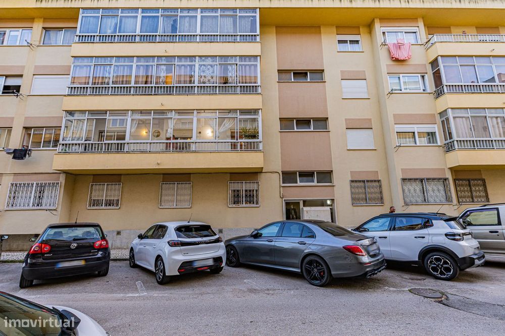 Apartamento T2, num 1º andar na sobreda