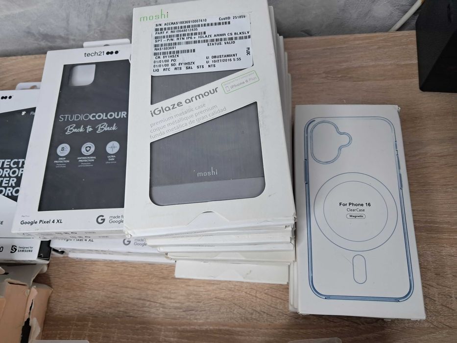 Лот чохлів для телефону 49 штук.