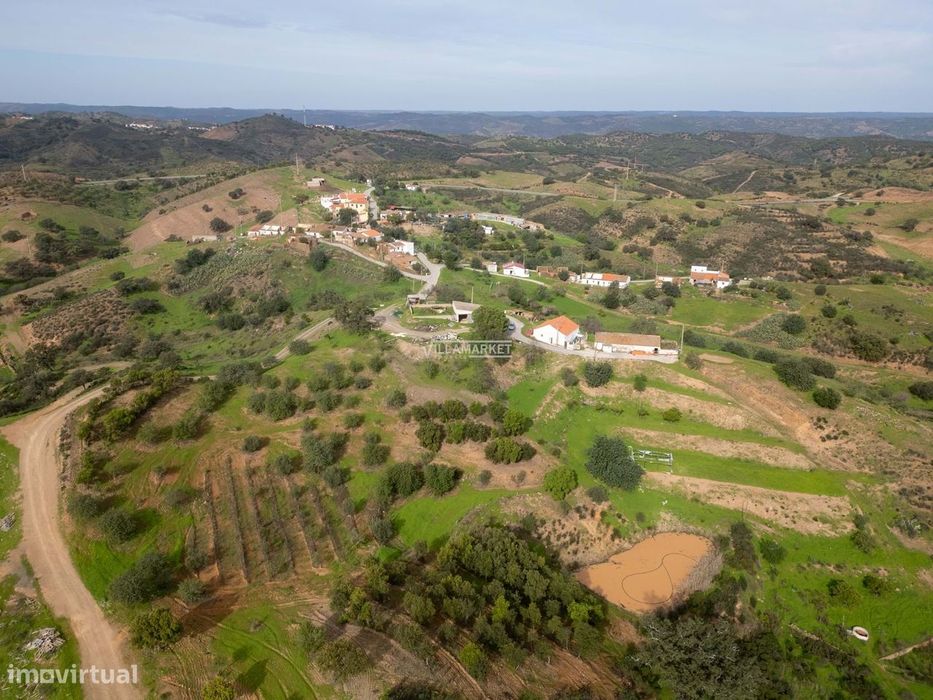 Conjunto de 2 Terrenos rústicos com 10586 m2 situado no Lugar de Magoi — Azinhal, Faro