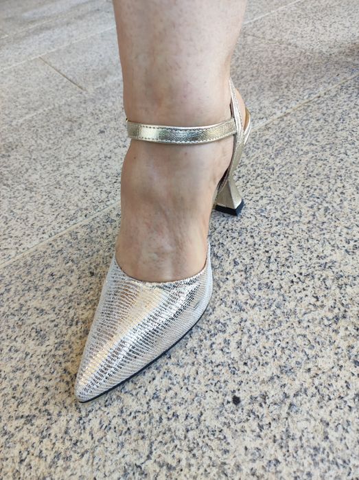 Sapatos de senhora (Óptima qualidade e muito bom estado)