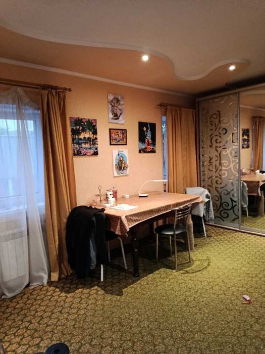 Повністю готовий до проживання будинок в центральній частині міста!