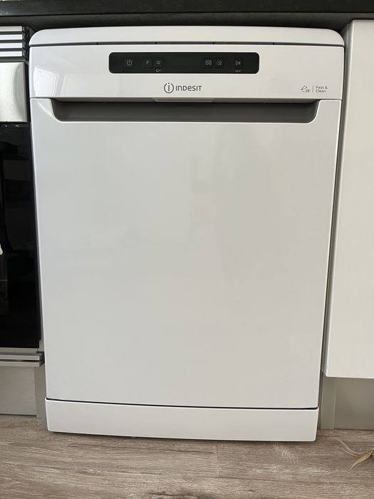 Máquina Lavar Louça INDESIT