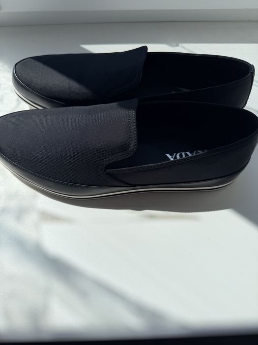 Оригінальні чоловічі сліпони Prada — стан нових