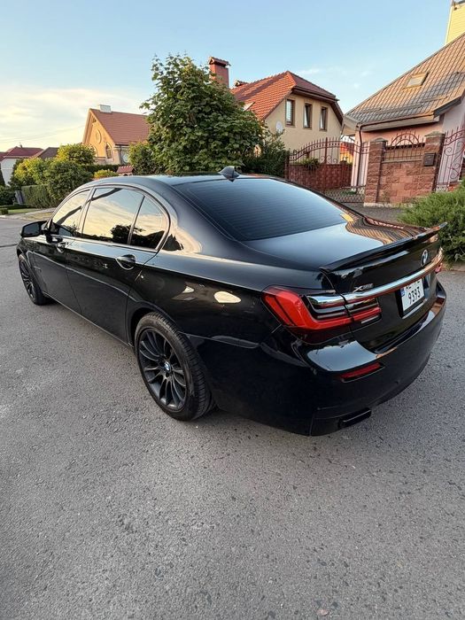 Бмв. Bmw 7 автомобіль