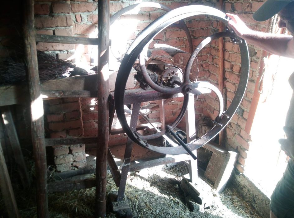 Продам січкарню

Стан хороший, робоча. Підходить для подрібнення сіна,