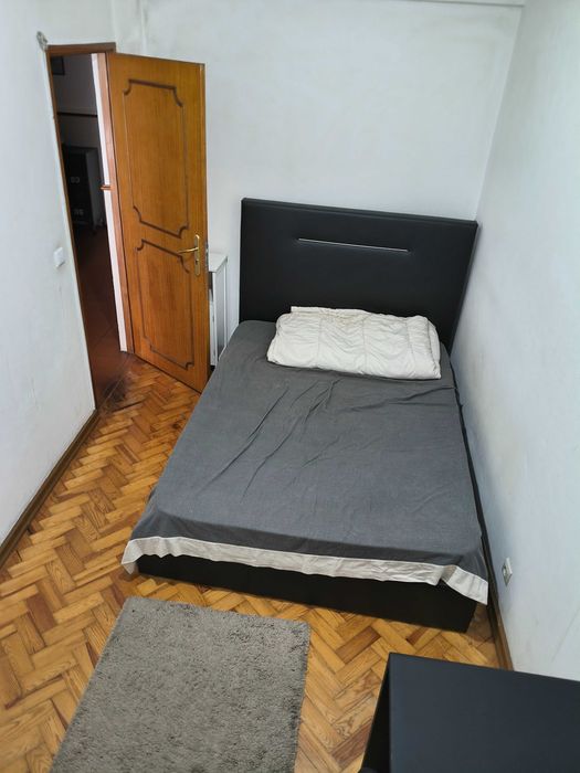 Aluga-se Quarto na Rua Carlos Seixas