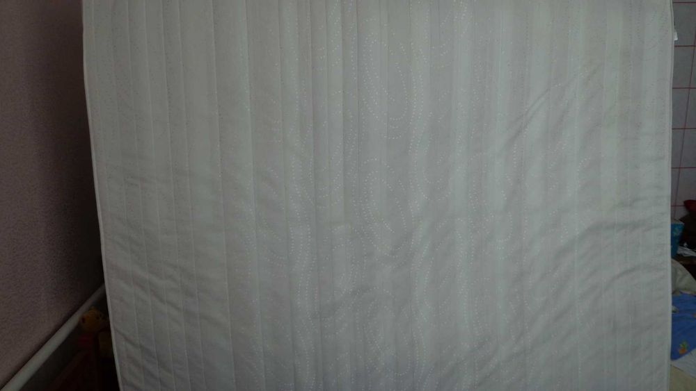 Матрац 200 на 160 см.