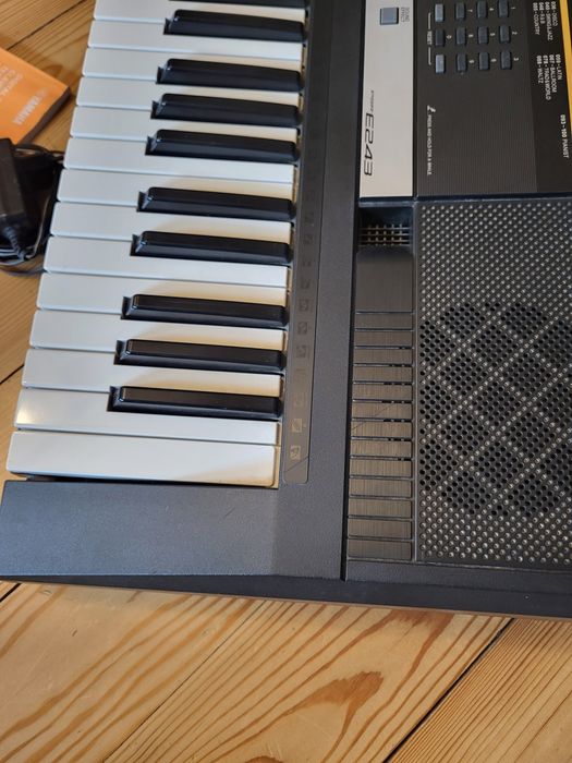 Keyboard Yamaha PSR E243
