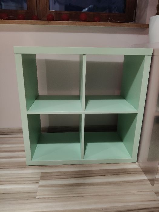 Szafka w kolorze miętowym