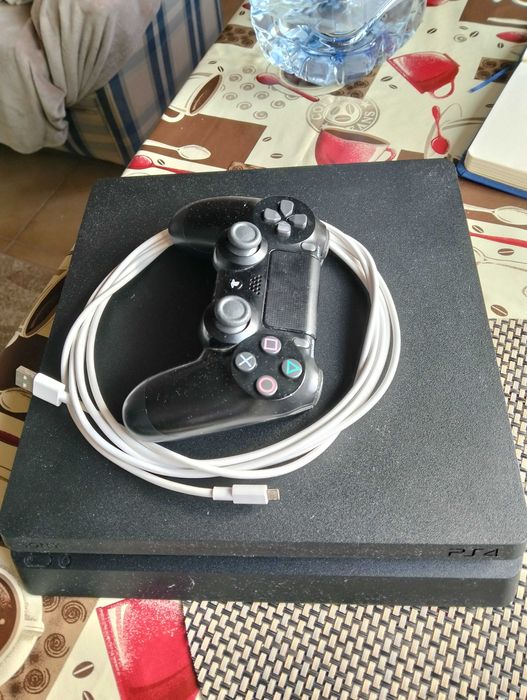 PlayStation 4 com pouco uso ...