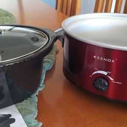 Panela elétrica de cozedura lenta . Nunca foi usada