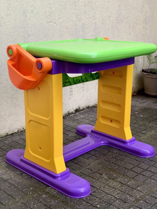 Mesa de atividades/Quadro giz, criança