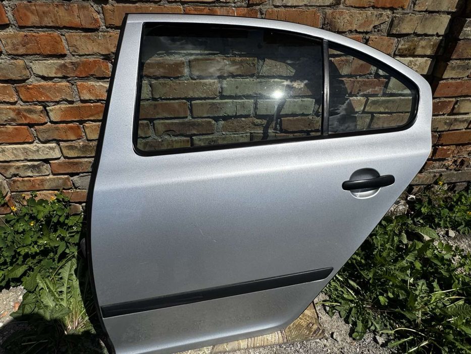 Двері, дверь, дверка задня, права, ліва Skoda Octavia A5 ліфтбек
