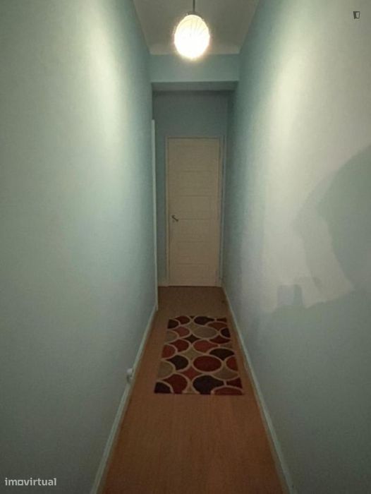 Quarto - localizado em Mafamude Porto