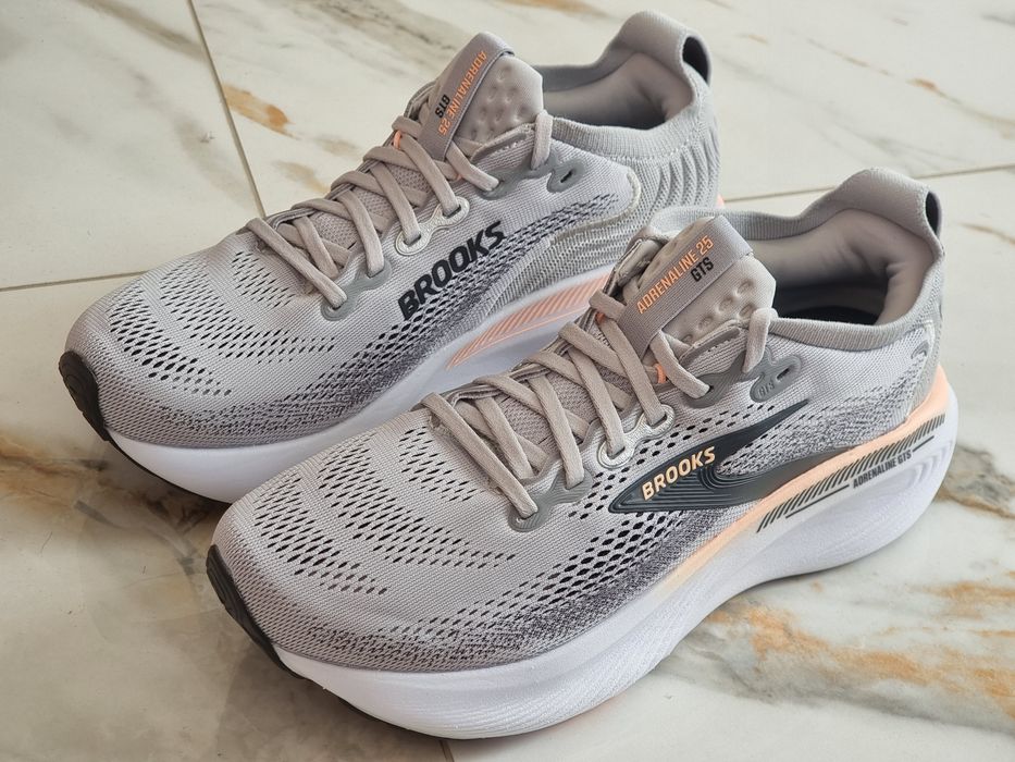 Оригінал 100% жіночі кросівки Brooks adrenaline gts 25  EURO 38.5