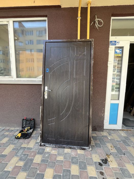 Вхідні двері Б\У металеві