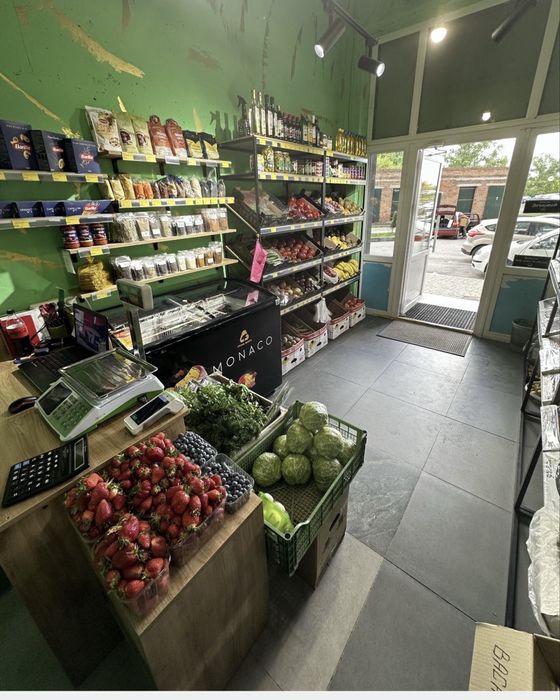 Комерція з орендарем  фасад  Київ Новобудова  Власник