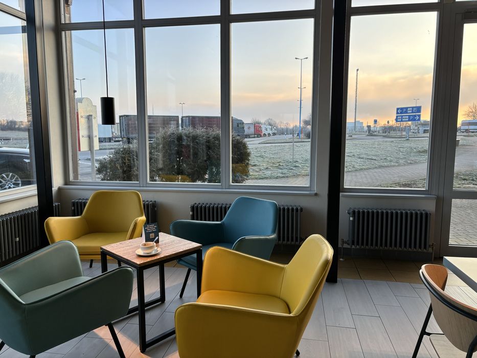 Аренда комфортного микроавтобуса для международных поездок. 2 вод.