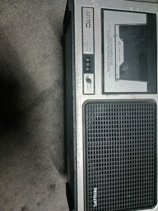 Rádio antigo cinzento