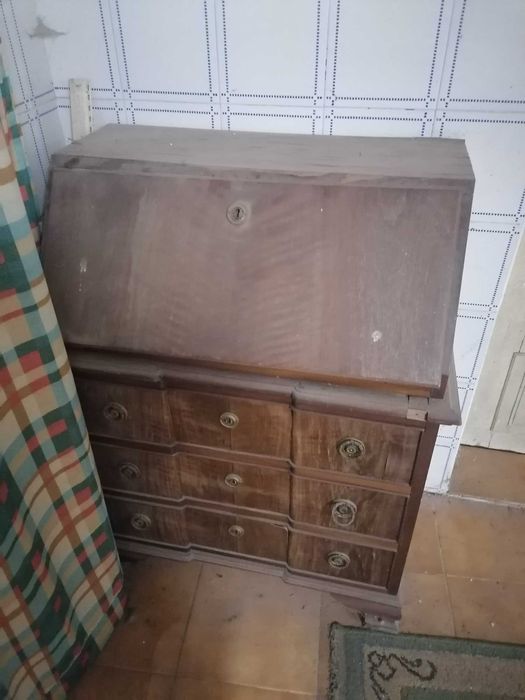 Móvel antigo de arrumação