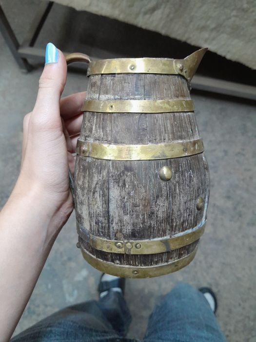Infusa de carvalho com barras de metal muitos antiga