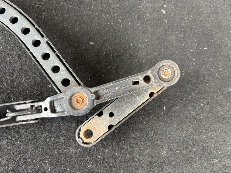 Правий повідок склоочисника Scenic 2 Сценік 2