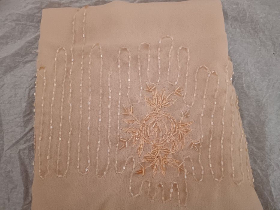 Conjunto de echarpe e bolsa
É nova, mas não se reparou e uma alça teve