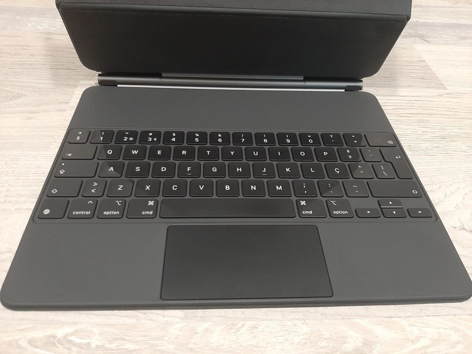 Teclado Magic Keyboar Ipad Pro 12.9" (PT)