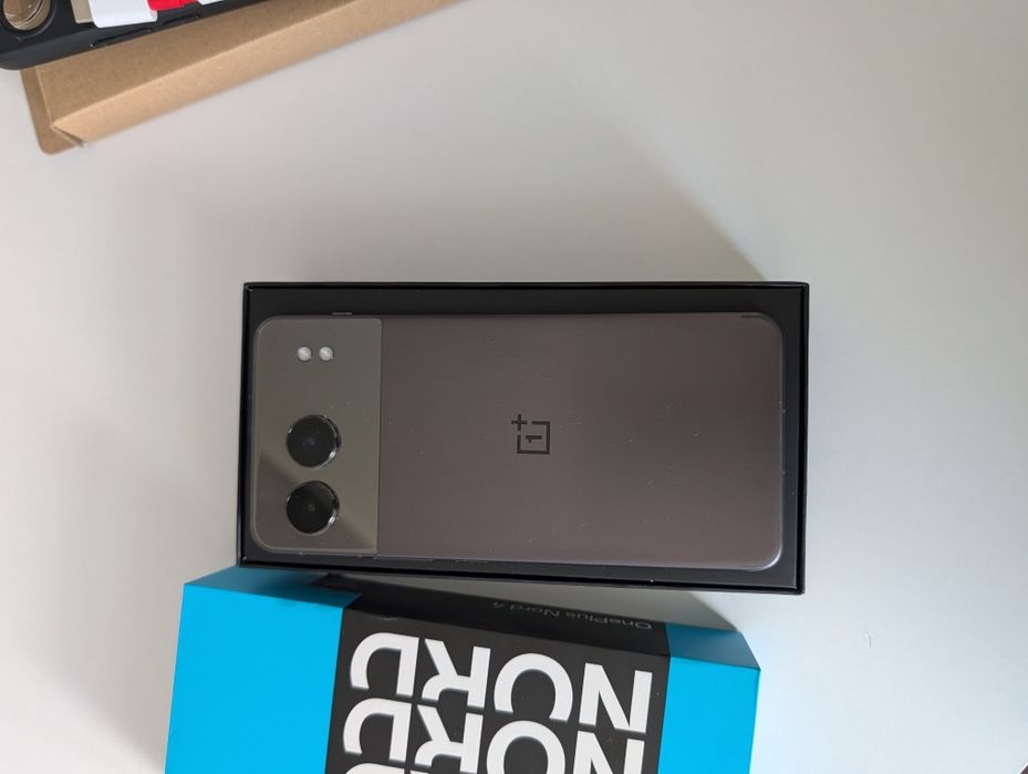 One Plus Nord 4 . Telefon+ akcesoria
