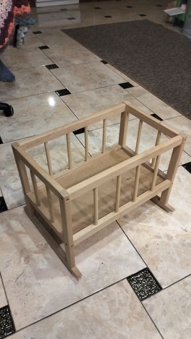 Дитяча іграшкова колиска