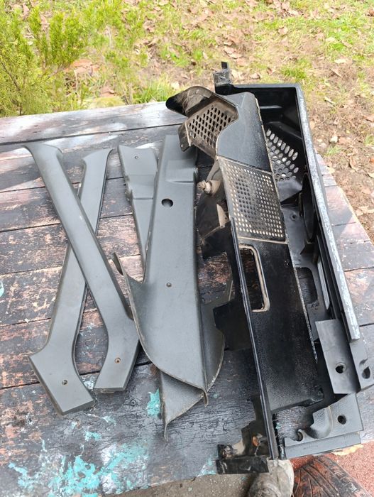 Пластик багажника