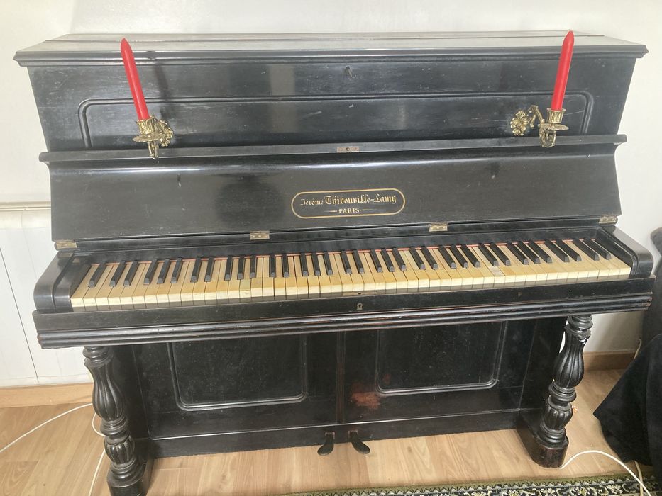 Piano de parede usado