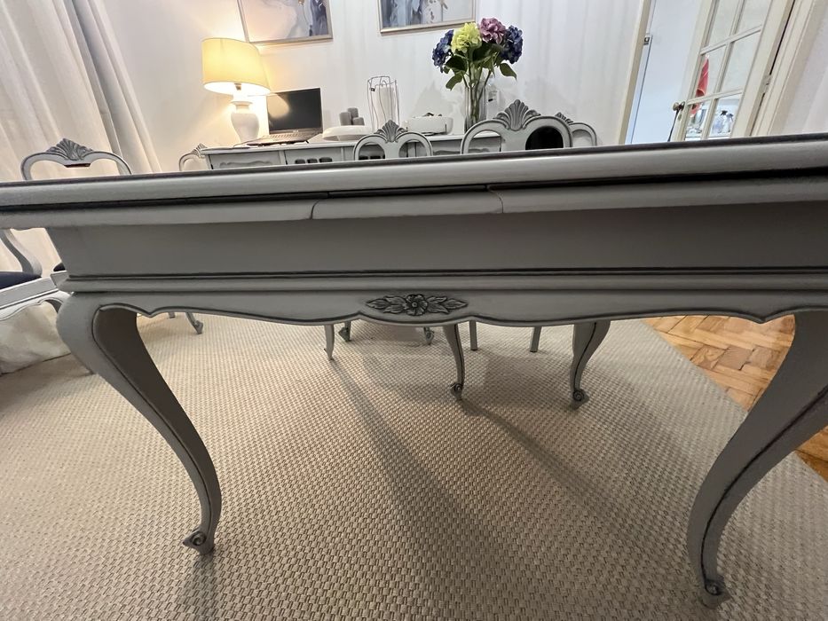 Mesa Queen Anne + 6 cadeiras e 2 cadeirões