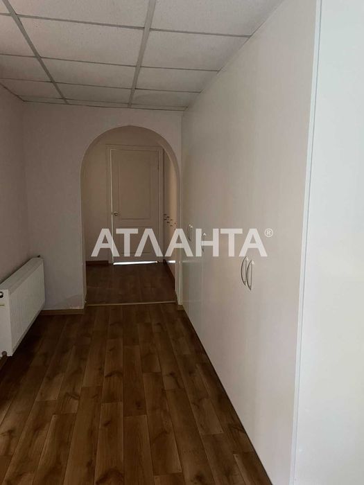 Можно под программы  Дом в Нерубайском с большим участком гараж.