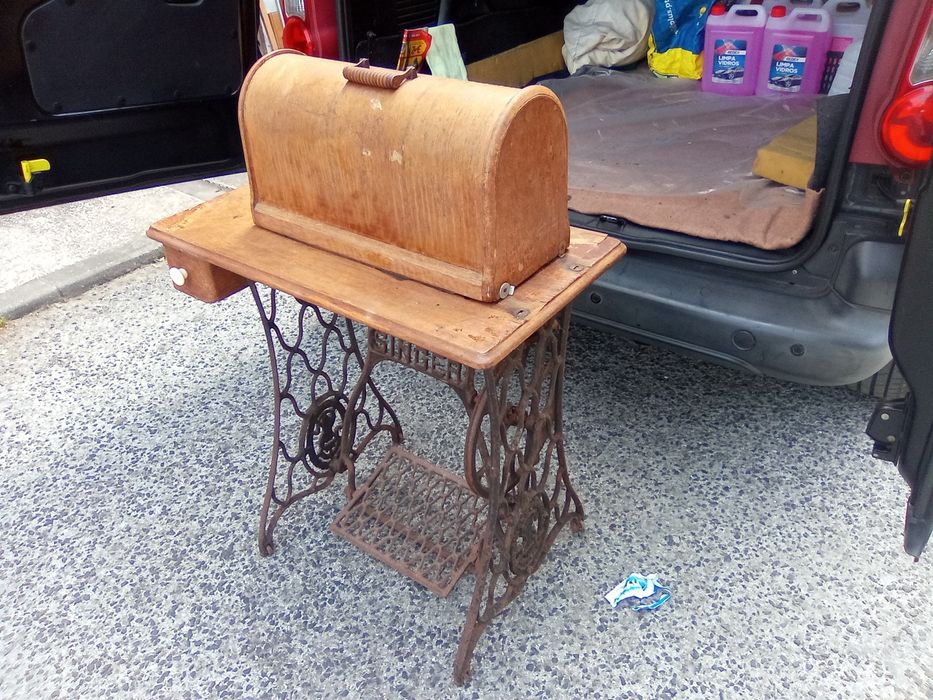 Máquina de costura singer