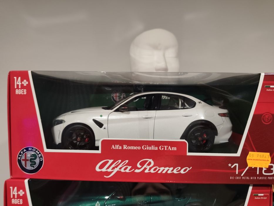 1/18 Alfa Romeo Giulia GTA m burago carro coleção miniatura