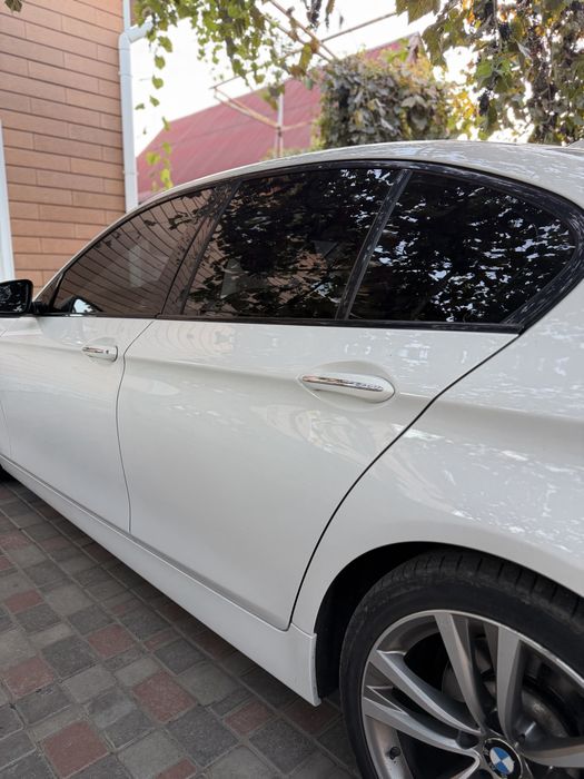 Bmw 5 2016.