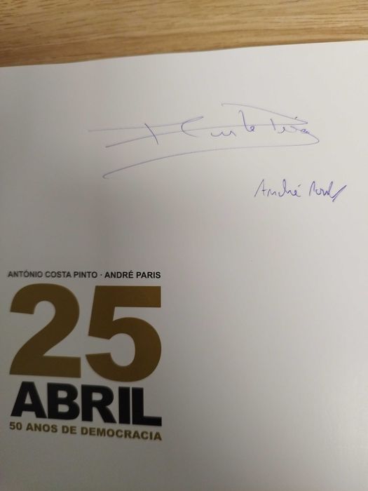 CTT - Livro 25 Abril - 50 Anos de Democracia. Assinado pelos autores