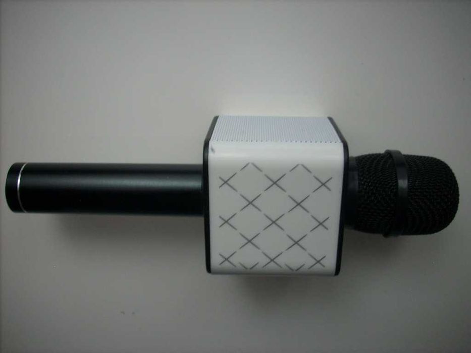 Karaoke mikrofon z głośnikami