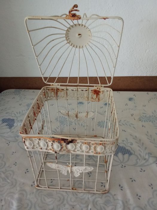 Gaiola em metal pequena