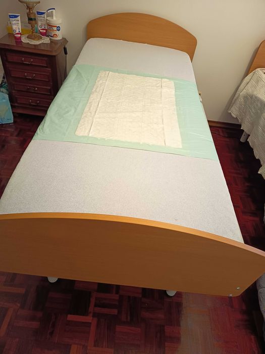 Vendo uma cama articulada