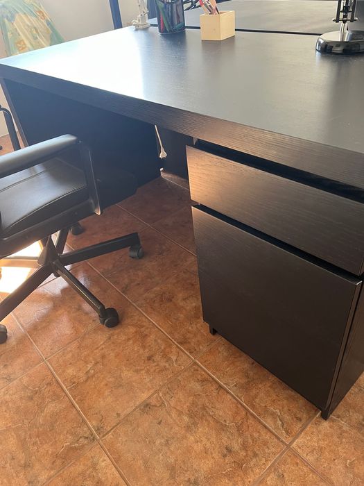 Secretária preta IKEA