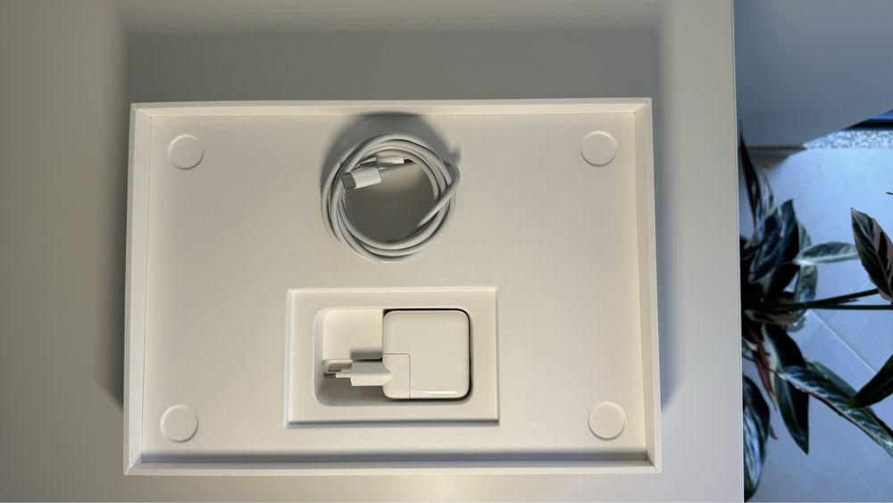 MacBook Air 13-inch, i7 Processor, 2020 Model64354258115585121