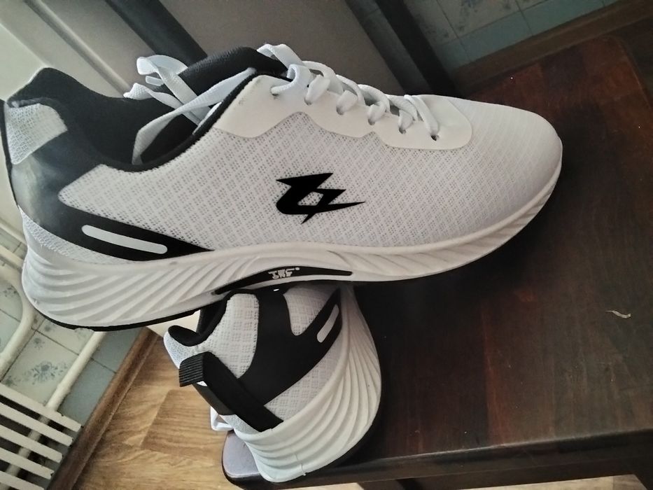 Кросовки,унисесекс.