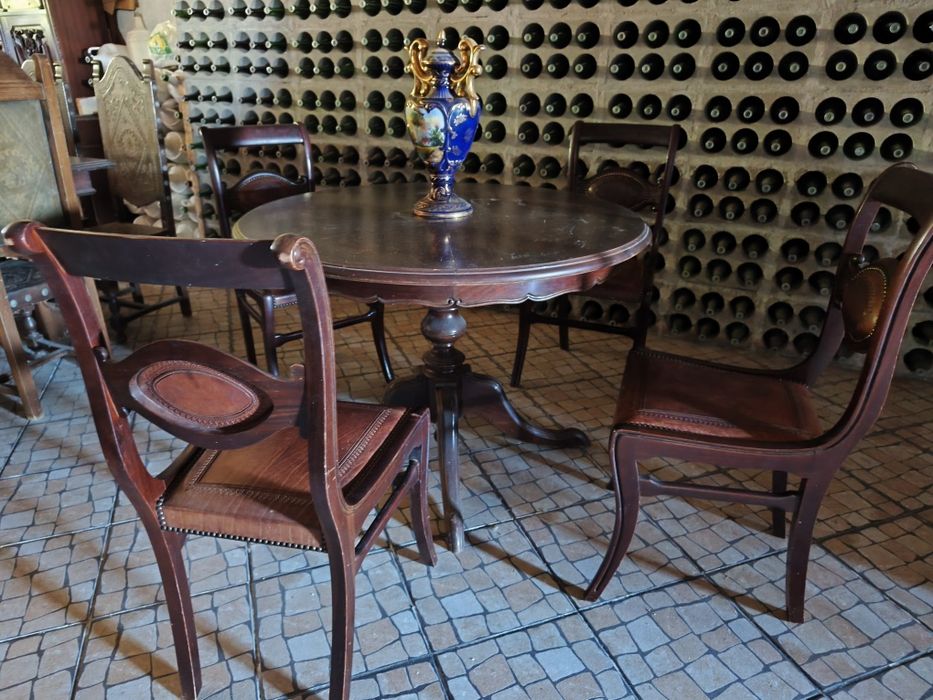 Mesa com 4 cadeiras